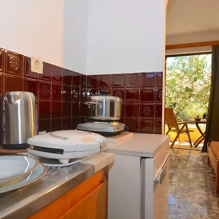 Alexandra Apartment Melikia